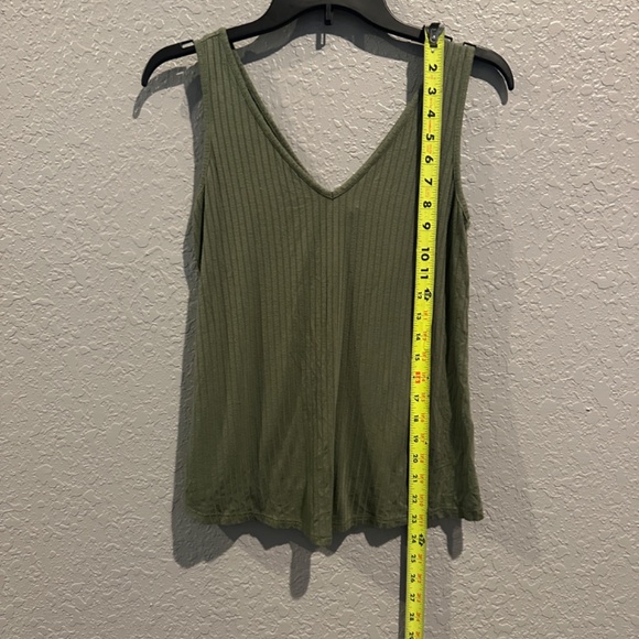 Green Ribbed V Neck Tank Top - Size XS - Picture 6 of 6